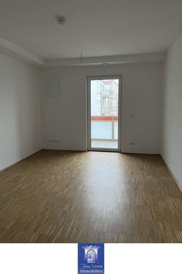 Willkommen im modernen Erstbezug! Perfekter Zuschnitt, EBK, schöner Balkon und Lift! - Photo 1