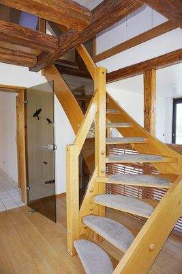 Galerieaufgang im Wohnzimmer