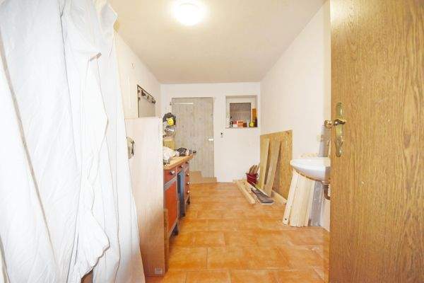 Erdgeschoss HWR & Zugang Garage