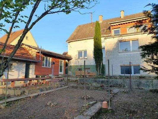 Außenansicht mit Garten