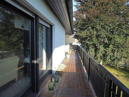 Balkon über die gesamte Hausbreite