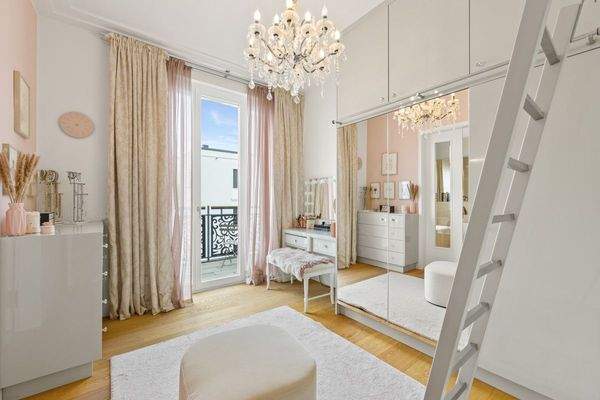 Möblierung vor dem Auszug / Masterbereich / Ankleide