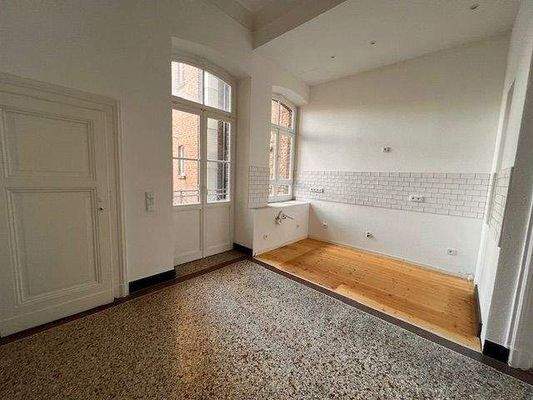 Küche mit Ausg. Balkon.jpg