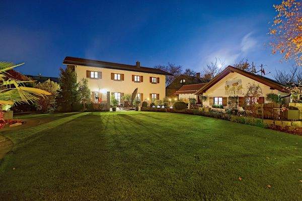 Nachtansicht Grundstück