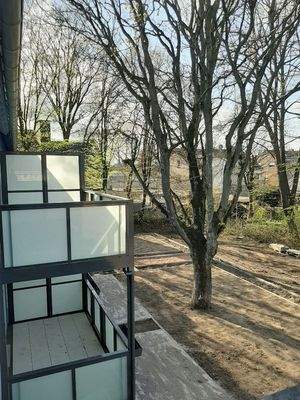 Balkone hinter dem Objekt