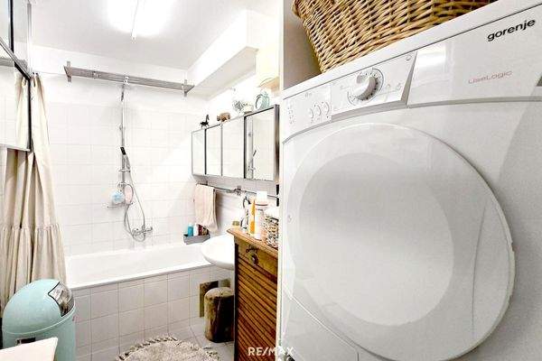 11 Bad mit Wasch:Trockenkombination