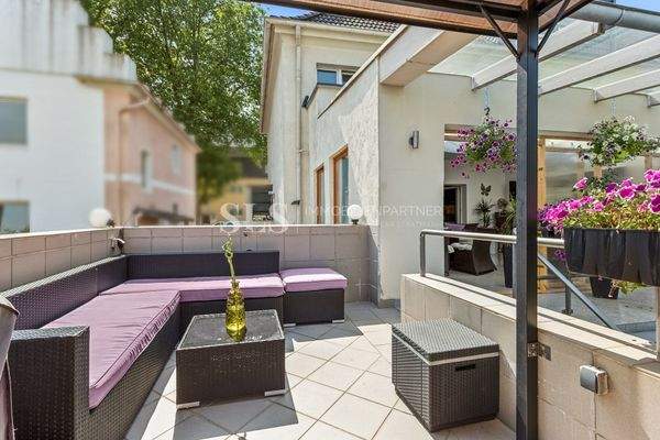 Angrenzende Dachterrasse