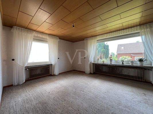 Wohnzimmer mit Blick zur Straße