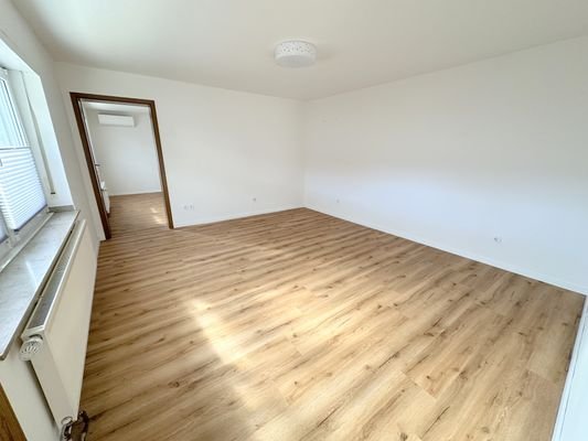 Wohnen mit Durchgang z Schlafz.