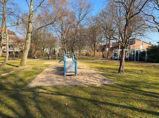 Spielplatz im Anschluss an den Garten
