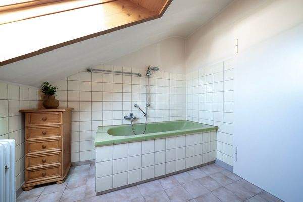 Dachgeschoss - Tageslicht-Badezimmer