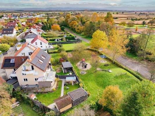 Direkt mit öff. Spielplatz