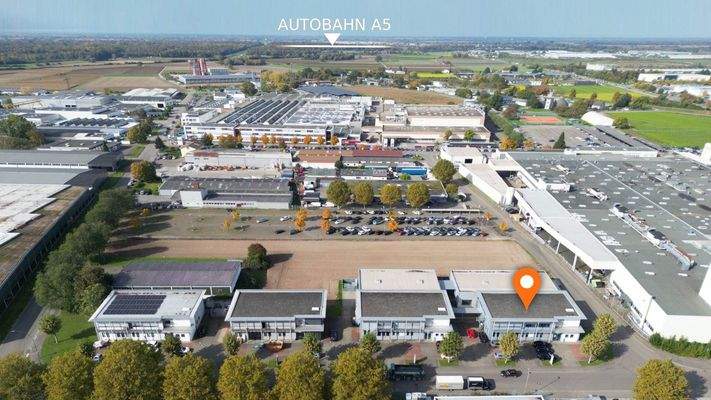 Der Standort befindet sich in der Nähe zur Autobahn A5, Bundesstraße und des Flughafens