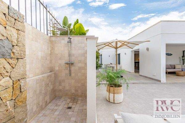 Terrasse mit Outdoor-Dusche