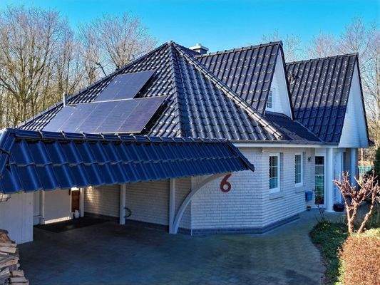 Auffahrt mit Doppelcarport