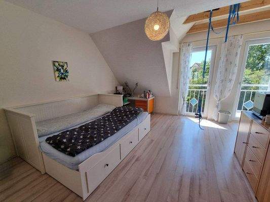 8_Schlafzimmer mit Ankleide OG.jpg