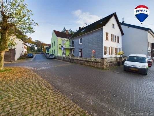 REMAX Immobilien DeLux Hausansicht 3