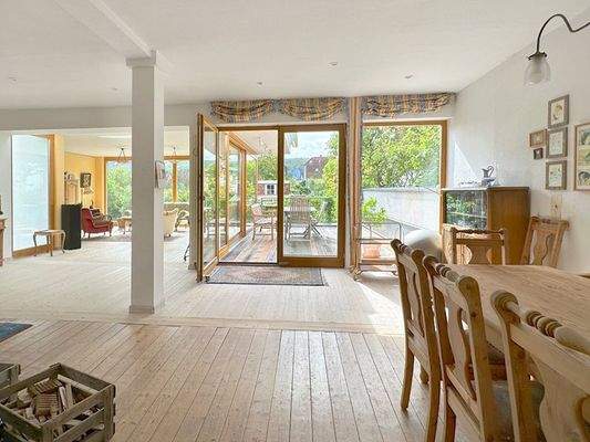 Offener Wohn- und Essbereich