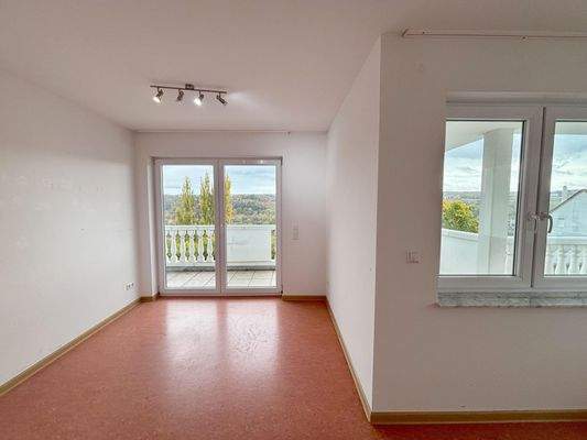 ... mit Zugang zum Balkon