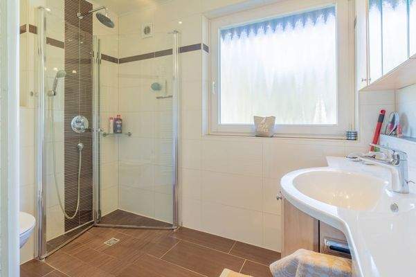 Modernes Tageslichtbad