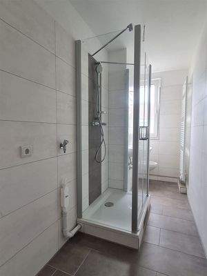 Bad mit Fenster, Dusche und...