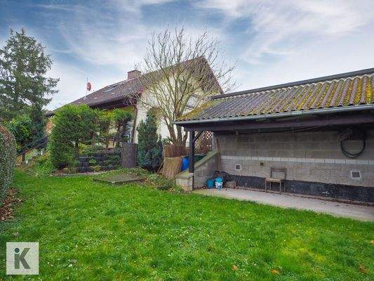 Garten mit Unterstand