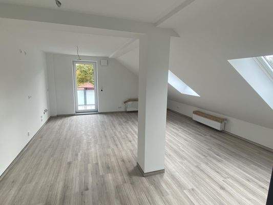 Wohnzimmer /Küche mit Balkonzugang