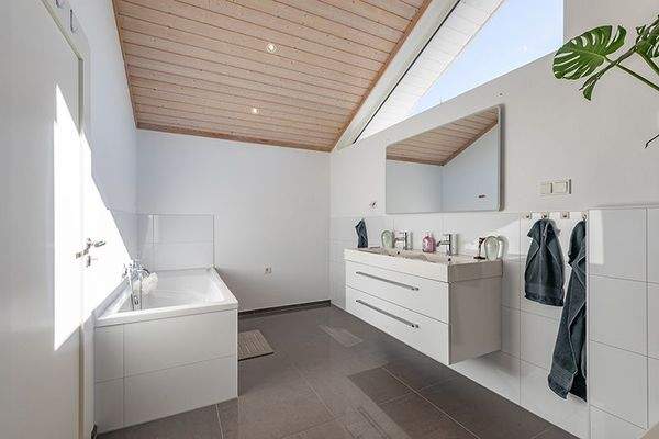 Bad en suite am Schlafzimmer