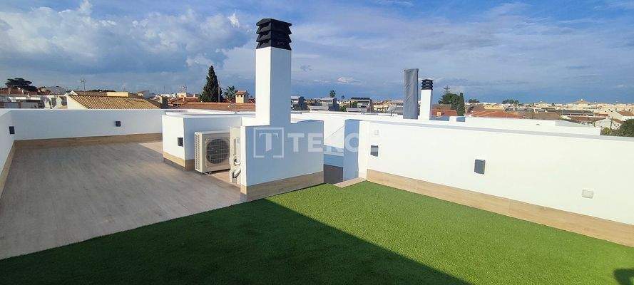 Stylish Detached Villas 500 M from Beach in Torre de la Horadada