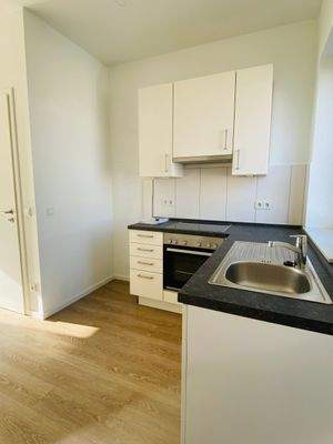 Moderne Küche mit E-Geräten