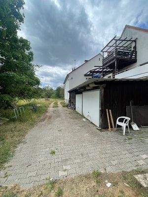 Ansicht Garagen und Nebengebäude.jpg