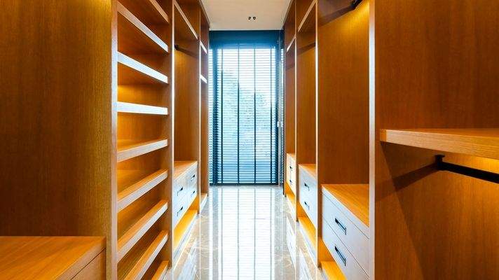 begehbarer Kleiderschrank