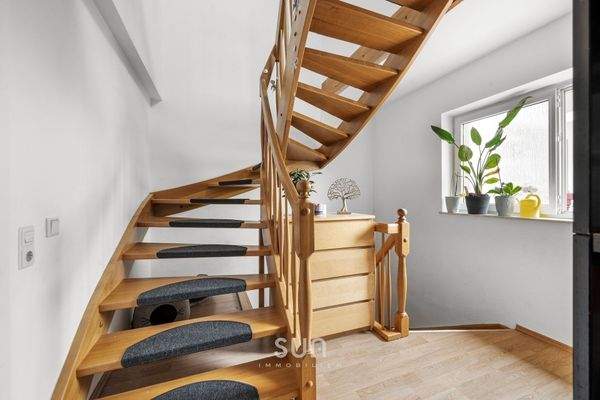 Lichtdurchflutetes Treppenhaus