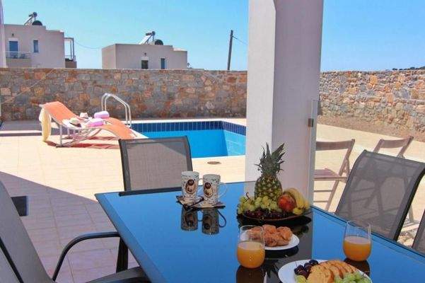 Kreta, Kounali: Moderne Villa mit 4 Zimmern, Pool und Meerblick zu verkaufen