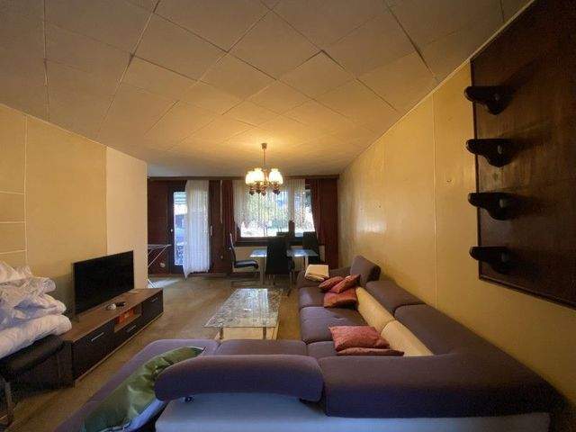 Haus (6 Zi.,möbliert) mit 2 Stellplätzen und Garten - nur für Firmen! - Photo 2