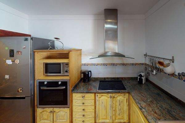 Komplett eingerichtete Küche 