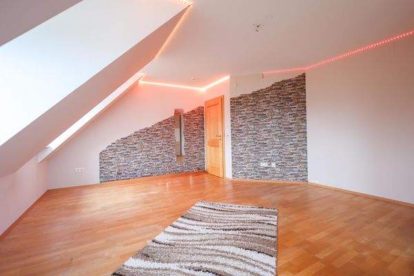 Schlafzimmer Blick aus dem Raum.jpeg