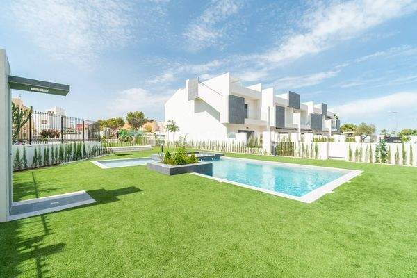 Stylish Flats Close to Amenities in Torrevieja Los Altos