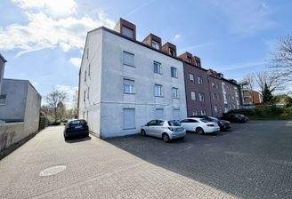 PKW Stellplatz hinter dem Haus 