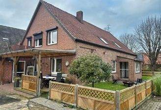 Seitenansicht und Eingangsbereich