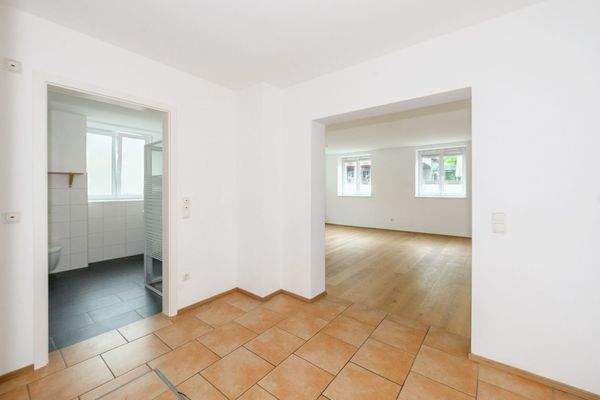 Flur mit Terracotta-Fliesen I EG