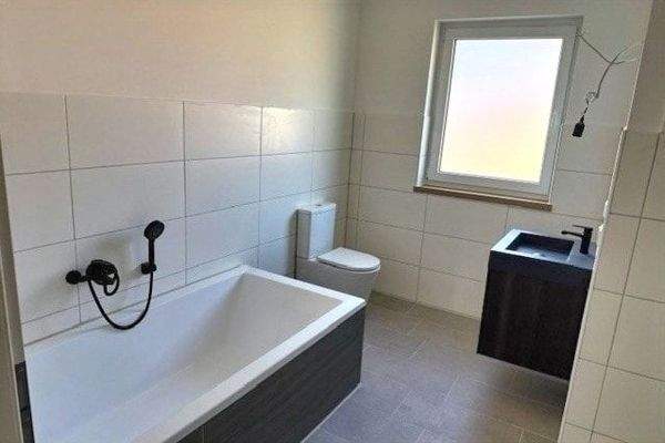 Wannen-Duschbad EG I