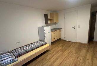 Bild 1 Blick in Richtung Badezimmer.jpeg