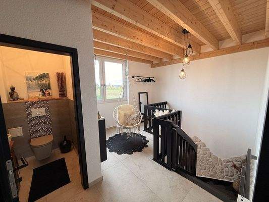 OG Flur in das EG / Gäste- WC