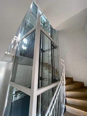 Treppenhaus/Lift