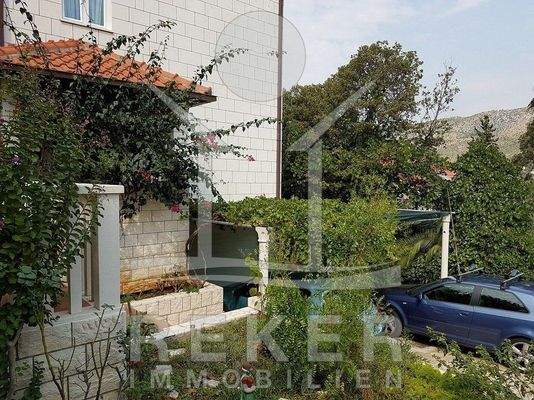 Eine Garage so nah am Meer stellt echten Luxus dar.