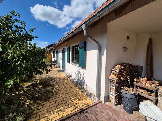 Haupthaus Rückseite mit Terrasse