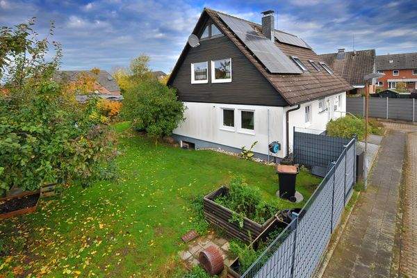 seitlicher Blick aufs Haus