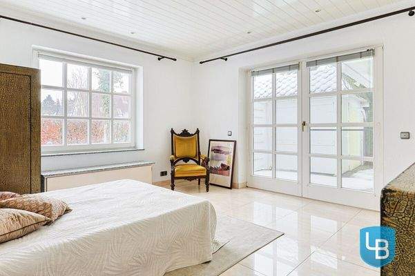 Individuell nutzbares Zimmer mit Zugang zur Terrasse