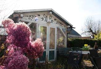 Gartenhäuschen mit Sitzplatz